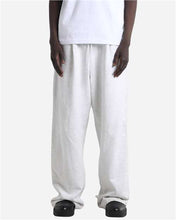 Load image into Gallery viewer, Unisex Garment-Dyed Pleated Pants
